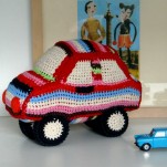Voiture multicolore en crochet Anne-Claire Petit